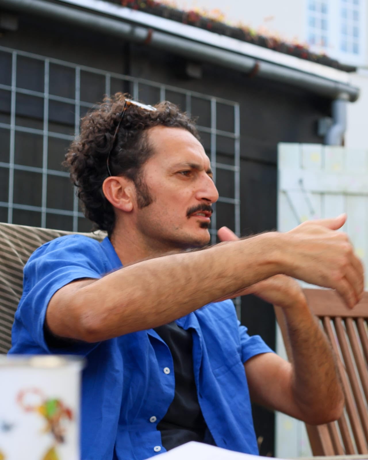 Domenico underviser i guitar og sangskrivning. Domenico underviser i guitar og sangskrivning.